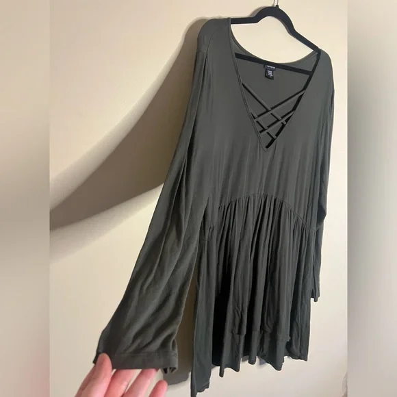Torrid Olive Green Long Sleeve Criss Cross Strap Baby-doll Tunic Top Size 3 - Picture 6 of 9
